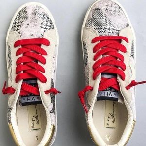 Vintage Havana sneakers with red laces